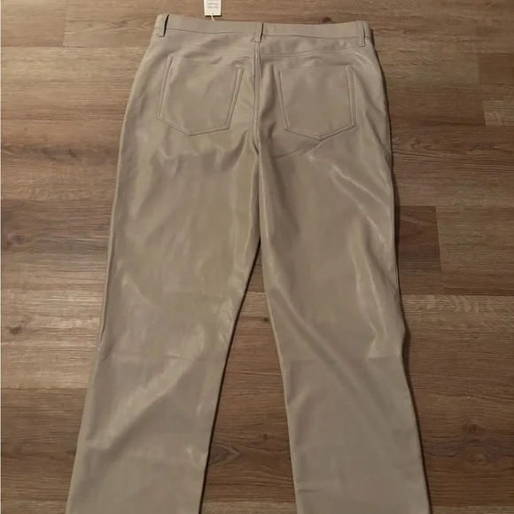 Abercrombie &Fitch Vegan Leather Pants — NWT 33/16 - Picture 3 of 4